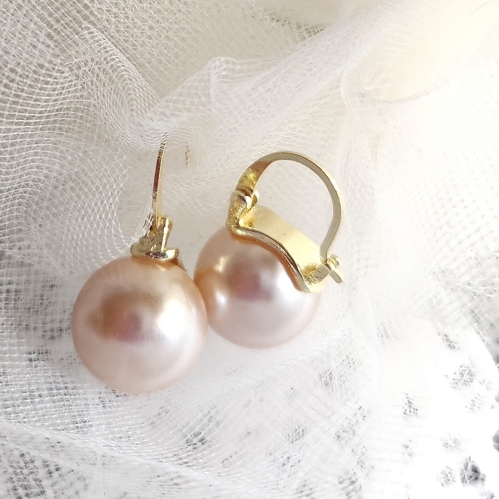 Elegant Gold and Pearl Drop Earrings